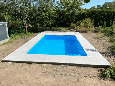 Poolanlage mit Pflasterarbeiten